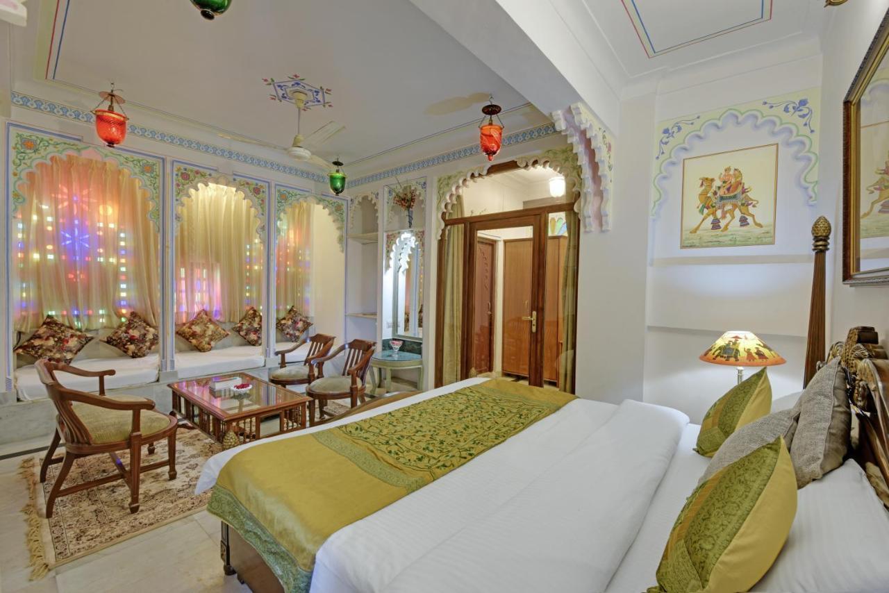 Hotel Raj Palace By Howard Udaipur Exterior photo
